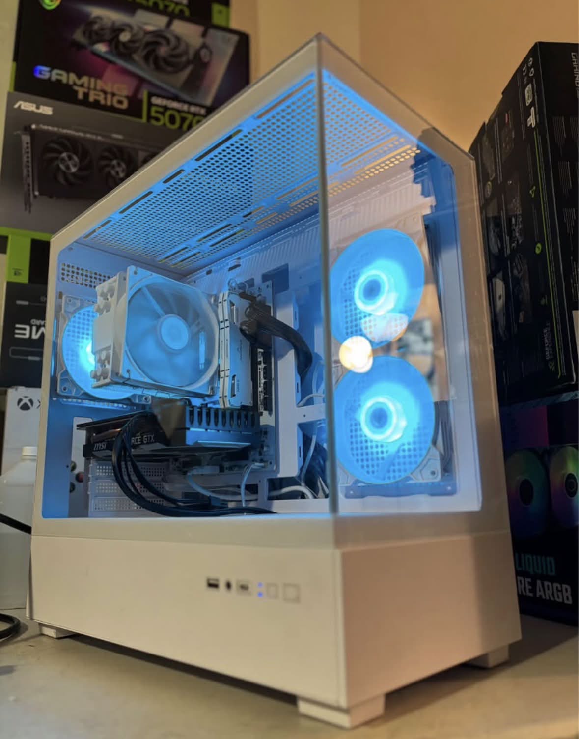 A white panoramic case finished with cool blue lighting.