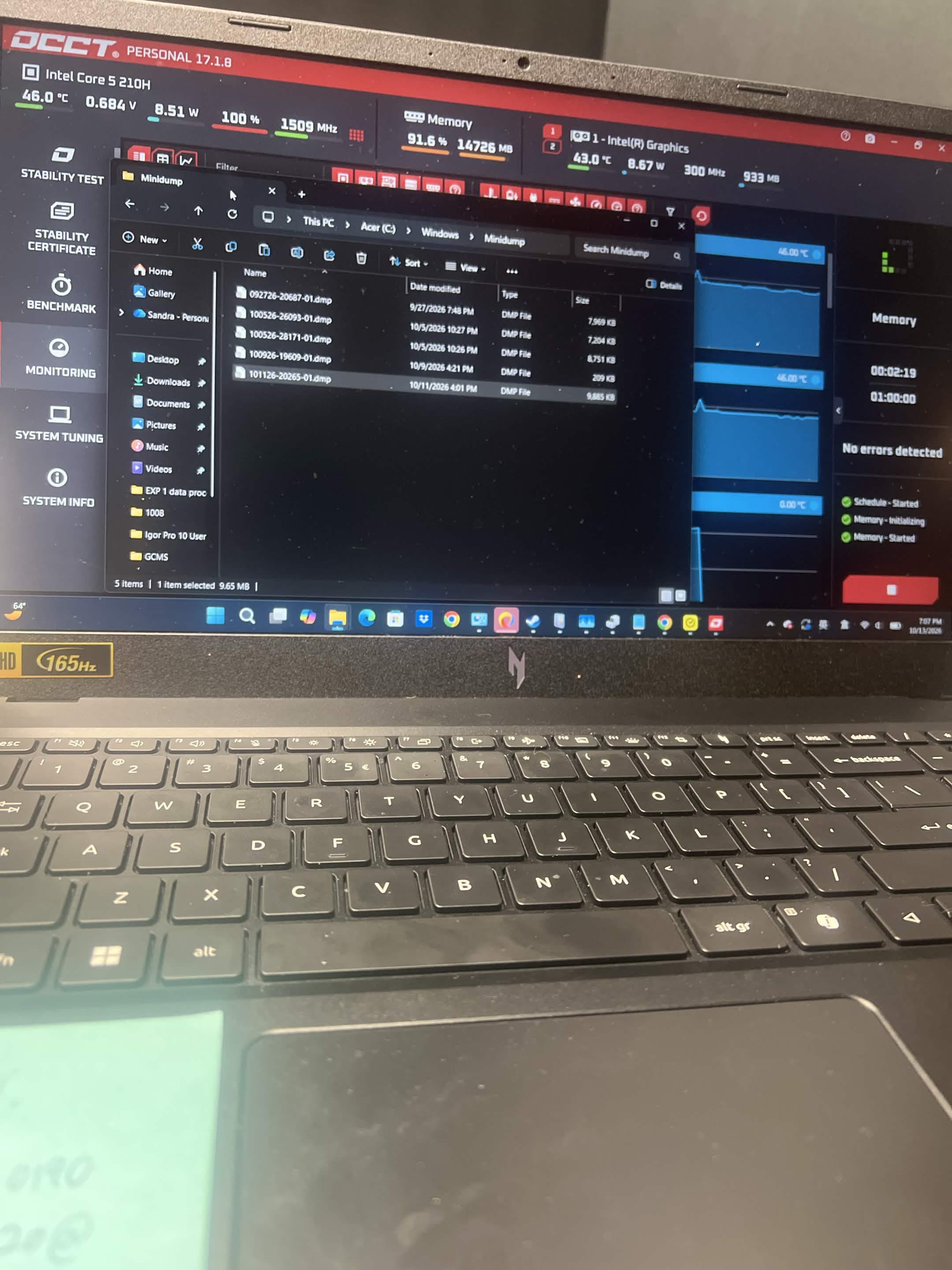 Windows Minidump folder open on the Acer Nitro V 15 while an OCCT memory stability test runs